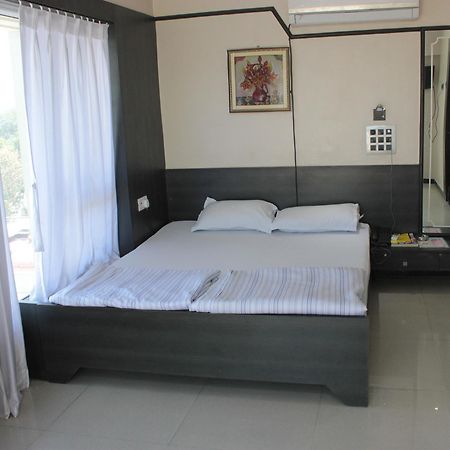 Hotel Apple Inn Ahmedabad Eksteriør bilde
