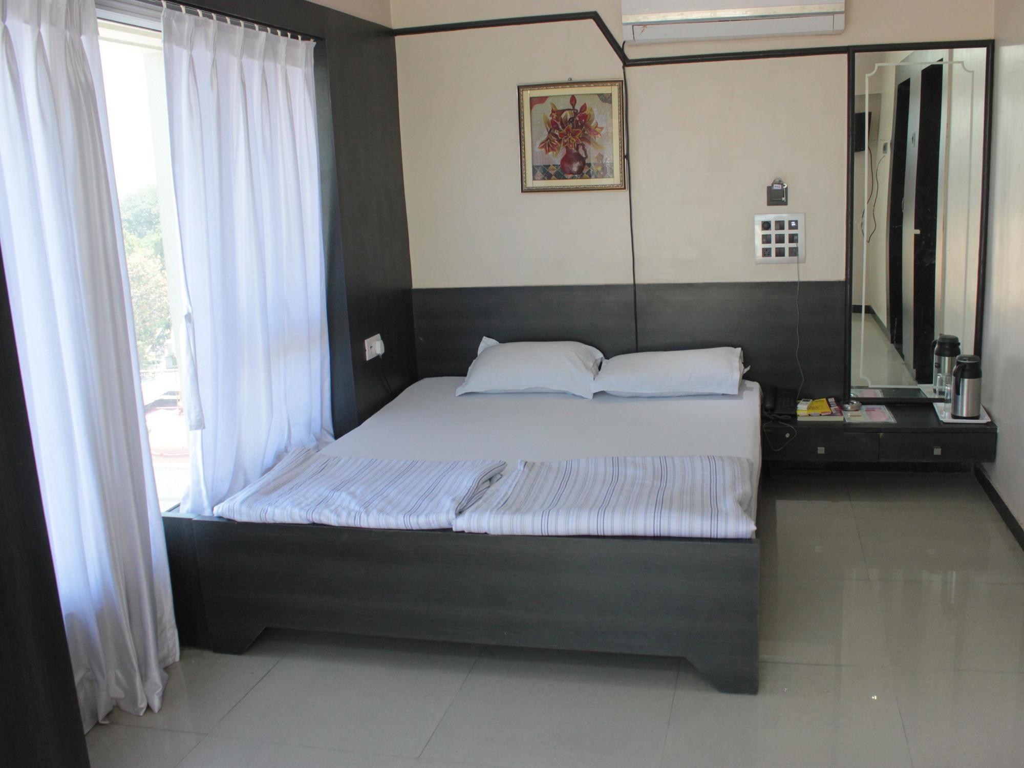 Hotel Apple Inn Ahmedabad Eksteriør bilde